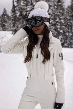 White Ski Outfit, Maria Vizuete, Mia Mia Mine, Patent Leather Leggings, Snow Time, Mia Mia, Winter Outfits Warm, Ski Outfit