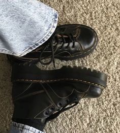 Cool Doc Martens, Doc Marten Boots Outfit, Grunge Doc Martens, Doc Marten Shoes, Dc Martens, Academia Shoes, Grunge Shoes, Dr Shoes, Doc Marten