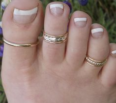 SAME DAY SHIPPING on orders received by 12 PM PST FREE FIRSTCLASS SHIPPING in U.S. on orders $35.00 or more! FREE INTERNATIONAL FIRST CLASS on orders $100.00 or more! SIZING METHOD for Toe or Midi Rings: 1) For Toe Rings, use half of your shoe size, or your full pinkie size (80% accurate) 2) Measure your Toe/Finger using a string or Dental Floss * With a piece of string or dental floss, wrap it snugly but not tight at the part of the toe/midi where you want the ring will lay (on the toes, typica Toe Ring Designs, Gold Toe Rings, Rings Stacking, Lay On, Plastic Ring, Dental Floss, Silver Stacking Rings, Pearl Cream, Midi Rings