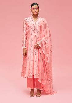 Nachiket Barve-Peach Izmir Embroidered Kalidar Kurta Set-INDIASPOPUP.COM Yellow Gharara, Peach Anarkali, Chanderi Anarkali, Organza Kurta, Purple Lehenga, Chanderi Dupatta, Red Kurta, Scallop Border, Embroidered Anarkali