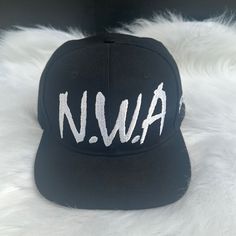 New Urban Classics Cap N.W.A. - Urban Classics Cap N.W.A. - Size Freely Adjustable - 6 Panel Snapback Cap In Black - N.W.A. Embroidery On Front - Material: 80% Acrylic, 20% Wool Fitted Hats For Streetwear, Winter Snapback Hat For Streetwear, Trendy Short Brim Baseball Cap For Streetwear, Fitted Snapback Cap For Streetwear, Winter Streetwear Baseball Cap With Short Brim, One Size Streetwear Fitted Hat With Short Brim, Trendy Snapback Hat For Streetwear With Short Brim, Trendy Snapback Hat With Short Brim For Streetwear, Adjustable Snapback Hat For Winter Streetwear