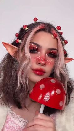 Ren Faire Mushroom Makeup, Short Faerie Hair, Red Mushroom Makeup, Original Costume Ideas Women, Mushroom Fairy Makeup Looks, Mushroom Makeup Ideas, Mushroom Fairy Photoshoot, Mushroom Inspired Makeup, Pixie Makeup Fairies