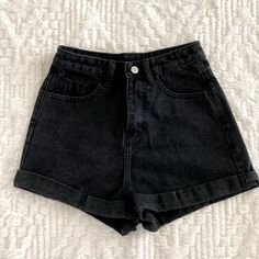 Black Jean Shorts. Brand New, Never Worn But No Tag. 26 Inch Waste. 13 Inch Long. Cuffed At Bottom. Please Reach Out With Questions. Offers Always Welcome! Cool Jean Shorts, Black Short Jeans Outfit, Black Jeans Shorts, Black Short Jeans, Shein Shorts, Short Jean, How To Style Black Shorts, Aesthetic Shorts, Shorts Aesthetic