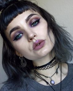 awesome grunge makeup look Rock Makeup Looks, Rock Makeup, Punk Makeup, Look Grunge, Alternative Makeup, Smoky Eyes, Cheap Makeup, Edgy Makeup, Goth Makeup