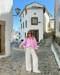 White Linen Pants Outfit, Linen Shirt Outfit, Linen Pants Outfit, Skandinavian Fashion, Europe Outfits, Italy Outfits, Neue Outfits, Euro Summer, Europe Trip