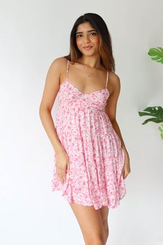 Sunset Boulevard Dress Spring Festival Outfit, Summer Flowy Dresses, Summer Mini Dresses, Outfit Ideas Trendy, Rush Outfits, Fancy Fits, Pink Sundress, Sunset Boulevard, Italy Outfits