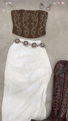 Cowboy Summer Outfits For Women, Country Glam Wedding Guest Outfit, Nslqvapm Bad Bunny Outfit, Marca Mp Concert Outfits, Rodeo Skirt Outfit, Woman Rodeo Outfit, Shein Cowgirl Outfits, Birthday Nashville Outfits, Country Graduation Outfits