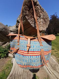 These individually woven colourful baskets were woven by women in certain regions of Kenya https://en.wikipedia.org/wiki/Kiondo. The weaving skills were handed down from mothers and grandmothers. This bag has interwoven hues of soft turquoise, soft beige and red. This bag is unique and is the only one of it's kind in the world. Colours change in different lights. Soft Turquoise, Colorful Baskets, Soft Beige, Beach Holiday, Different Light, Kenya, Unique Vintage, Purses And Handbags, Color Change