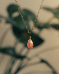 This dainty sunstone gem stone necklace is perfect for every day wear.Sunstone restores lifes sweetness by nurturing the soul and allowing one’s true self to shine. A stone of positivity and abundance, it heightens intuition and allows one to find inner purpose. Our handcrafted necklaces & gem stones are wrapped in 14k gold-filled and 925 sterling silver wire making them the perfect daily fashion choice for any lifestyle. This minimalist piece will help you glow for years to come,rain or shine. Dainty Everyday Necklaces With Natural Stones, Teardrop Pendant Necklace With Natural Stones For Meditation, Minimalist Gemstone Beads Necklace For Meditation, Gemstone Teardrop Pendant Necklace For Meditation, Rose Quartz Gemstone Necklaces For Meditation, Rose Quartz Gemstone Necklace For Meditation, Handmade Sunstone Jewelry For Healing, Healing Sunstone Gemstone Beads Jewelry, Handmade Sunstone Spiritual Necklaces