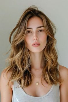 Bob Haircut Black Hair, Medium Length Wavy Hair, Rambut Brunette, Side Swept Bangs, Honey Hair, Haircuts Straight Hair, Penteado Cabelo Curto, Hair Stylist Life, Hair Inspiration Color