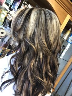 Stylish Hair Colors, Blond Highlights, Cute Hair Colors, Brunette Balayage, Cute Curly Hairstyles, Dark Hair With Highlights, Brown Hair With Blonde Highlights, Balayage Brunette