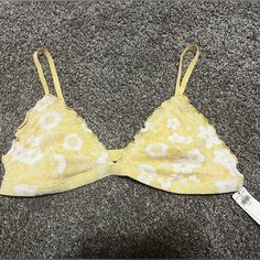 Aerie Jacquard Floral Triangle Bikini Top, Light Yellow, Only Worn Once To Try On Summer Beach Bra With Floral Print, Casual Beach Bra For Spring, Aerie Swim, Top Light, Light Yellow, Try On, Womens Swim, Yellow, Floral