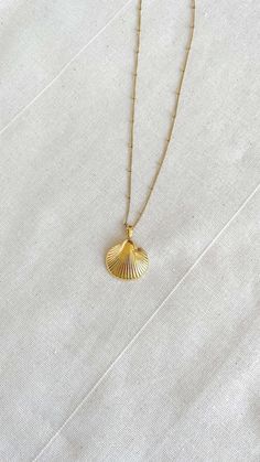 Seashell necklace surfer necklace gold non tarnish necklace waterproof necklace summer jewelry Our non-tarnish seashell necklace is the perfect accessory for your summer adventures. Ideal for warm beach days and endless swims in the sea, this necklace is waterproof, tarnish-free, and hypoallergenic, making it a great everyday piece. The necklace features a strong, easy-to-use closing mechanism that ensures it stays securely in place. Each piece comes with a jewelry pouch, making it the perfect g Waterproof Necklace, Surfer Jewelry, Pouch Making, Surfer Necklace, Tarnished Jewelry, Seashell Necklace, Waterproof Jewelry, Summer Necklace, Summer Adventures