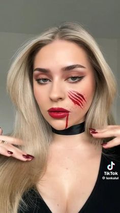 Halloween Scratches Makeup, Halloween Basic Makeup, Halloween Scratch Makeup, Halloween 2024 Makeup, Simple Makeup For Halloween, Cheerleader Makeup Halloween, Cheerleader Halloween Makeup, Scratch Makeup Halloween, Halloween Makeup Blut