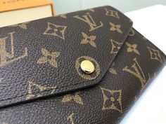 This envelope-style wallet is made of elegant Monogram canvas, with a delicate and unique interior design, with various pockets and credit card slots. 

Size 19x10cm Louis Vuitton Yayoi Kusama, Louis Vuitton Capucines, Elegant Monogram, Louis Vuitton Pink, Lv Purse, Unique Interior Design, Lv Shoes, Medium Handbags, Ostrich Leather