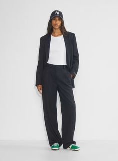 THE EFFORTLESS PANT™ | Aritzia Aritzia Winter, Aritzia Aesthetic, Aritzia Outfit, Aritzia Style, Effortless Pant, Knife Pleats, Twill Pants, High Rise Pants, Sneakers Outfit