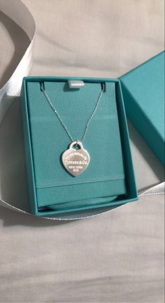 Tiffany And Co Necklace Aesthetic, Collar Tiffany & Co, Tiffany & Co, Silver Tiffany Necklace, Locked In, Tiffany Silver Necklace, Big Heart Necklace, Xoxo Jewelry, Girly Bracelets