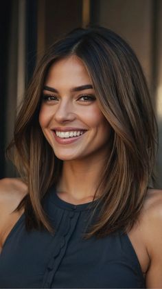 Haircuts For Thick Long Hair, Thick Hair Bangs, Hairstyle Change, Mom Haircuts, Brunette Balayage Hair, Brown Hair Balayage, Mom Hairstyles, Hair Bangs