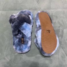 Fluffy Blue Slippers - Seven7 Kiki New Without Tags Never Worn Size 7 Trendy Blue Slippers With Round Toe, Casual Flat Slippers With Faux Fur Lining, Trendy Blue Round Toe Slippers, Casual Blue Flat Slippers, Blue Cozy Slippers For Winter, Soft Blue Winter Slippers, Blue Comfy Slippers With Round Toe, Comfy Blue Slippers With Round Toe, Comfy Blue Round Toe Slippers