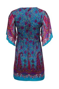 This Nanette Lepore frock features enchanting paisley print on a luxurious silk fabric. Style for your next vacation getaway with gold sandals and a wide brim sunhat. You will look effortlessly casual and chic! Size 0 100% Silk V-neckline Flowy sleeves Teal lining Fitted waist Pleats on skirt near waist Bust 30” Waist 25” Shoulder to hem 32.5” Paisley Print Dress, Flowy Sleeves, Gold Sandals, Nanette Lepore, Wide Brimmed, Paisley Print, Silk Fabric, Sun Hats, Print Dress