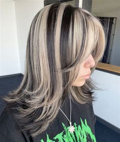 Grey Hair Lowlights, Hair Highlights And Lowlights, Silver Hair Color, Transition To Gray Hair, Caramel Highlights