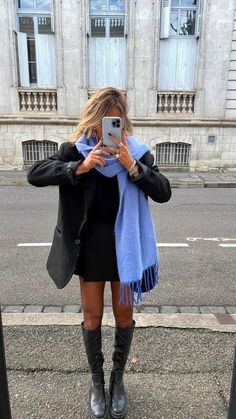 #aesthetic #autumn #trendy #scarf #outfit #leatherjacketoutfit Vinter Mode Outfits, New York Outfits, Looks Pinterest, Europe Outfits, Outfit Chic, London Outfit, Italy Outfits