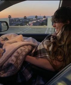 Vinnie Hacker [ЗАВЕРШЕНО] Teenage Love, Fotografi Vintage, 사진 촬영 포즈, Couple Goals Teenagers, Cute Relationship Photos, Teen Love, My Kind Of Love