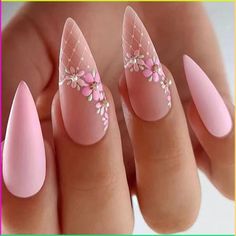 A stunning light blue nail art that will make your nails look absolutely fabulous Fake Nails Long, Nagel Tips, Manicure Tips, Flower Nail Designs, Her Nails, Stick On Nails, Nail Arts, Flower Nails, Nude Nails