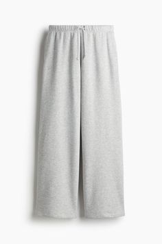 Loose-fit sweatpant joggers. Elasticized  drawstring waistband  discreet side-seam pockets  and wide legs. Hm Outfits, Photographie Indie, H&m Sweatpants, Dance Outfits Practice, Grey Sweats, Wide Leg Sweatpants, Grey Sweatpants, Kids Outerwear, Sweat Pants