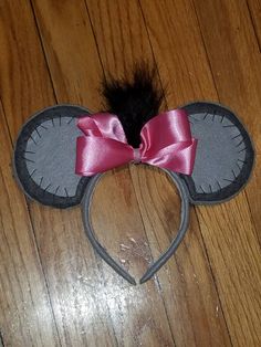 a minnie mouse ears headband with a pink bow