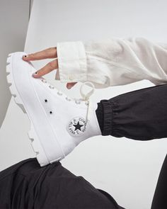 Lugged Leather Chuck Taylor All Star, Converse Platform Shoes, Converse Haute, Converse Lugged, Leather Chuck Taylors, Chuck Taylor All Star Lugged, All Star Lugged, Womens High Top Shoes, Converse Platform