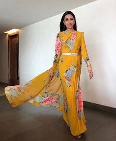 Full Sleeves Blouse Tanya Ghavri, Saree With Belt, Saree Draping Styles, Karen Willis Holmes, Floral Saree, Karisma Kapoor, Diana Penty, Blouse Back Neck Designs