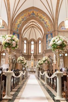 the aisle is decorated with white flowers and greenery for an elegant wedding at st paul's cathedral