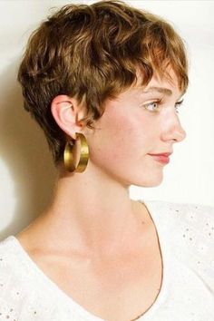 French Pixie Cut Hair Pixie Haircut Styles, Curly Pixie Haircuts, Pixie Haircut For Thick Hair, Super Short Hair, Haircuts For Curly Hair, Pixie Styles, Shot Hair Styles, Haircut For Thick Hair, Cut My Hair