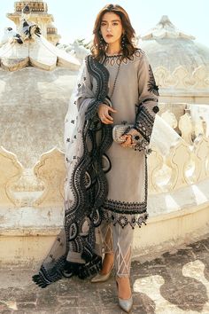 nfr outfits for vegas cowgirl fashion stockholm fashion week Pakistani Fashion Casual, Casual Indian Fashion, Pakistani Dresses Casual, Pakistani Fashion Party Wear, Simple Pakistani Dresses, Designer Dresses Casual