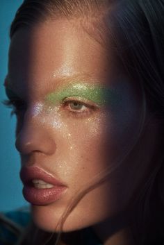 Makeup Editorial, Dewy Makeup Look, Daphne Groeneveld, Artistic Portrait, Bright Makeup, Dewy Makeup, Purple Eyeshadow, Photography Beauty