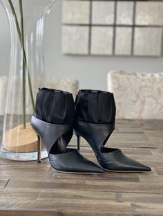 LUCA – Becki Coakley Designer Shoe, Shoes Luxury, Footwear Design Women, Women's Footwear, Luxury Women, Shoe Style, Black Design, Bootie, Bag Making