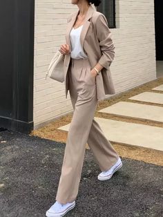 Blazer Outfits For Women, Office Outfits Women, Business Casual Outfits For Work, Woman Suit Fashion, Pantsuits For Women, Elegante Casual, Classy Work Outfits