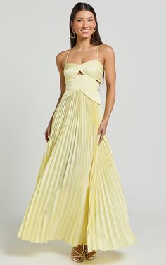 Elevate your wardrobe with our Shay Maxi Dress - a piece that redefines the essence of sunshine and sophistication. This Sweetheart Cut Out Pleated Dress in an eye-catching Lemon shade is where timeless elegance meets contemporary flair, making it a must-have for your collection. Product Details: Shift Dress Satin Fabric Sweetheart Neckline Formal, Party Maxi Length Sleeveless Polyester Material Material and Care 100% Polyester Low / No stretch Bridesmaid Aesthetic, Sorority Formal Dress, Bachelorette Dress, Long Sleeve Dress Formal, White Long Sleeve Dress, Guest Attire, Prom Dress Inspiration, Cute Prom Dresses, Long White Dress