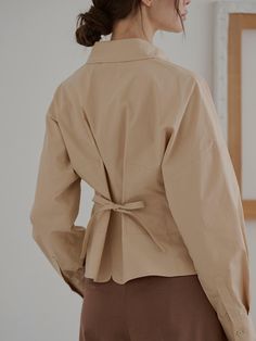 Composition : cotton 65% polyester 35%Color : Toast beige freeCountry of Origin : Republic of Korea Cream Cotton Blouse For Work, Brown Cotton Office Top, Brown Cotton Top For Office, Brown Cotton Tops For Office, Chic Brown Cotton Blouse, Beige Cotton Office Tops, Beige Cotton Blouse For Work, Chic Khaki Cotton Tops, Toast