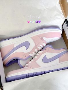 Sneakers Nike Jordan, Trendy Shoes Sneakers, Jordan Shoes Girls, Nike Air Shoes, Cute Nike Shoes, Fresh Shoes, Cute Sneakers