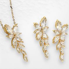 Introducing the Bridal Jewelry Set for Bride! If you’re a bride-to-be looking for striking and elegant wedding adornment, this special set is perfect for you. Carefully crafted with Delicate Cubic Zirconia, the necklace, and earrings in this set allude to luxury as their crystal leaf shapes create a stunning look. This jewelry set is incredibly versatile, exuding charm during the ceremony and a delightful sparkle at the reception. Whether it’s for your special day or for your bridesmaids, this d Jewelry Set For Bride, Gold Bridesmaid Jewelry, Luxury Wedding Jewelry, Gold Bridal Jewelry, Jewelry Set Gold, Gold Bridesmaids, Gold Bridal Jewellery Sets, Bridal Jewelry Set, Rose Gold Crystal