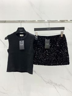 Model Clubbing Outfit, Sparkly Top And Jeans, Classy Nye Outfit, 20 Birthday Outfit, Sparkly Skirt Outfit, New Years Outfits, Sequin Skirt Outfit, New Years Eve Dress, 21st Birthday Outfit