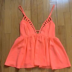 Perfect Coral Top For Spring/Summer. Never Worn Casual Summer Party Tops, Chic Tops For Night Out During Beach Season, Casual Party Tops With Cutout Details, Chic Strappy Vacation Tops, Chic Strappy Tops For Vacation, Strappy Tops For Spring Day Out, Trendy Summer Tops With Cutout, Trendy Summer Cutout Tops, Trendy Cutout Tops For Summer