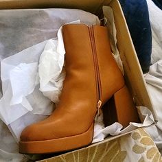 Urban Revivo Boot 7.5 New Urban Revivo, Shoes Heels Boots, Color Orange, Shoes Women Heels, Heeled Boots, Carnival, Shoes Heels, Size 7, Women Shoes