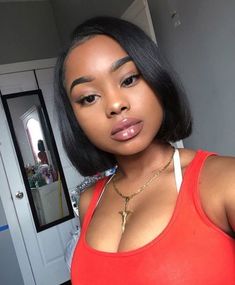 Cabelos curtos e lisos: inspirações de cortes do "Joãozinho ao Bob" | Cabelo Afro Blog #bob #chanel #cabelocurto Bob Cut Wigs, Cute Short Haircuts, Human Virgin Hair, Bob Hair, Straight Lace Front Wigs, Front Lace Wigs Human Hair, Straight Human Hair, Short Bob Hairstyles, Remy Human Hair