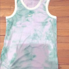 Nike Woman’s Side Slit Tank Light Weight With Mini Holes Size Xs Nwt Lime Green And White Tie Dye Tops Nike, Nike Green, White Tie, Nike Tops, Green And White, Lime Green, Nike Women, Tie Dye, Loose Fitting