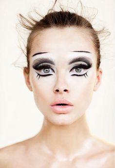 Black And White Makeup Looks, White Makeup Looks, Harlequin Makeup, Beautiful Halloween Makeup, Mime Makeup