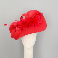 Kentucky Derby Short Brim Top Hat Gift, Red Hat For Kentucky Derby Gift, Adjustable Hats For Carnival Races, Kentucky Derby Gift Top Hat With Short Brim, Kentucky Derby Gift Fascinator With Curved Brim, Red Mini Hats For Kentucky Derby Garden Party, Fitted Mini Hats For Kentucky Derby, Red Summer Fascinator For Garden Party, Red Costume Hats For Royal Ascot