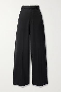 Timeless and understated, Nili Lotan's 'Johan' pants will go with virtually any top, so you can expect to reach for them often. They're tailored from wool-twill and have a high-rise waist and wide legs with gently pressed creases. Wide Leg Black Dress Pants, Basic Pants Must Have, Office Black Pants, Black School Pants, Tailored Wool Wide Leg Pants, Wide Leg Office Pants, Cool Pants Design, Elegant Bottoms, Wide Black Pants